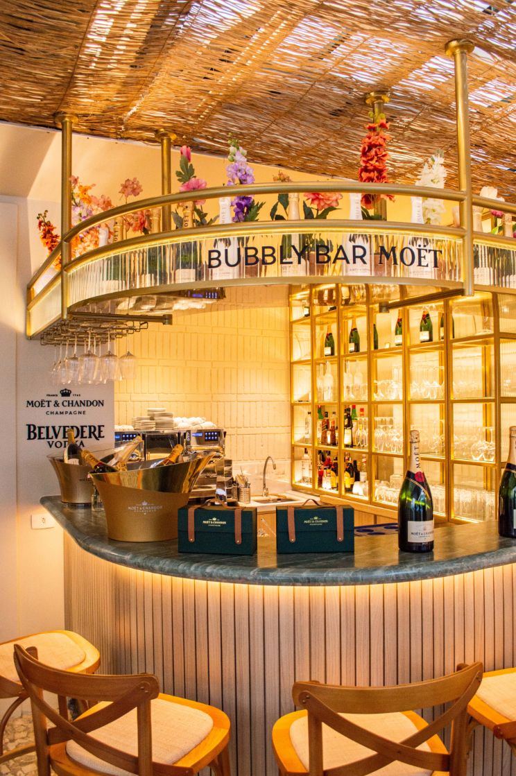 moetchandonbar.jpg